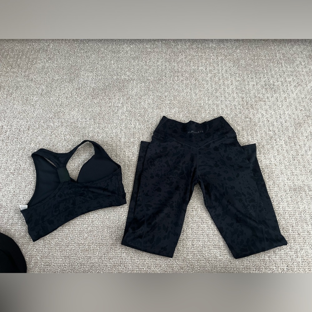 Alphalete Onyx Pebble Print Leggings and Bra both size M